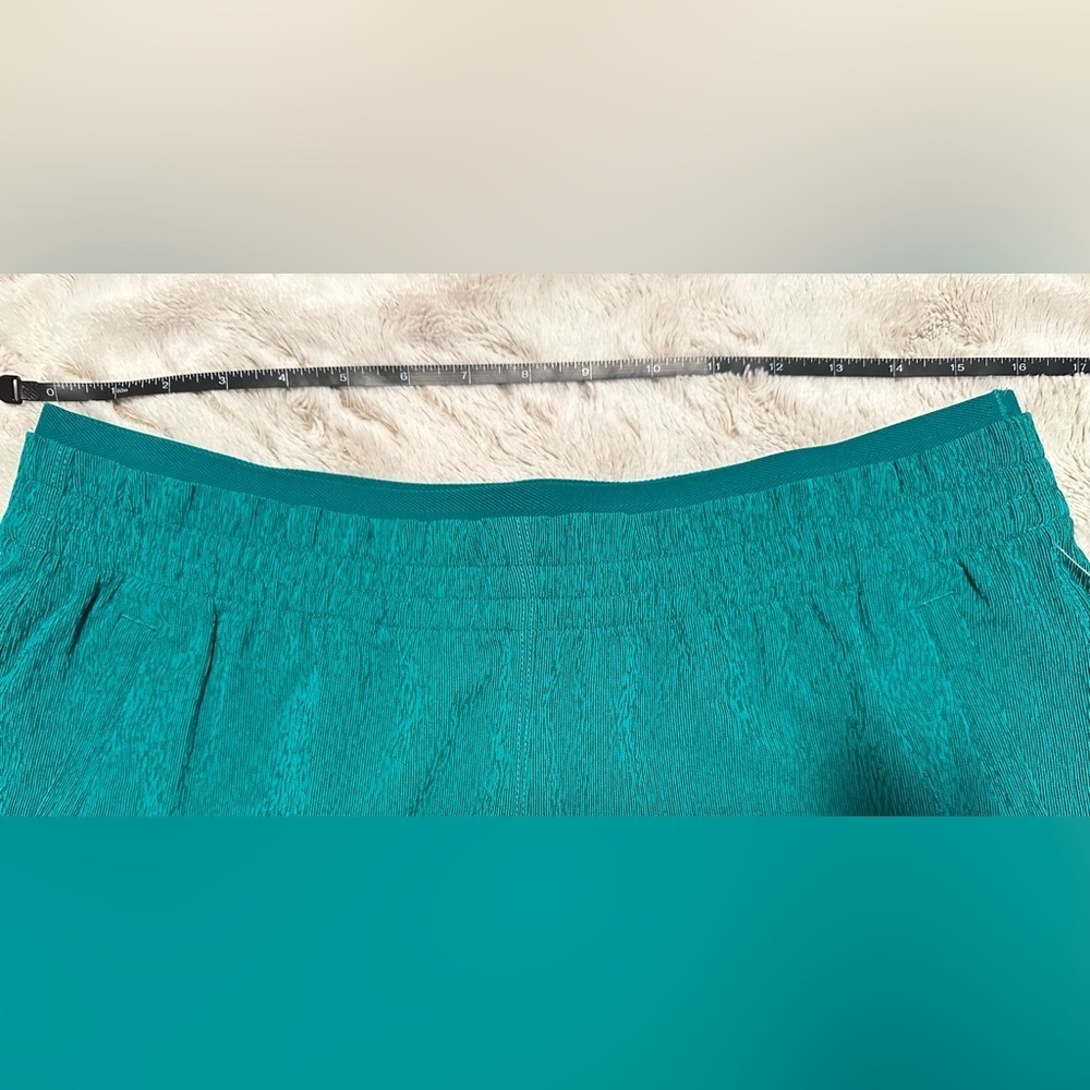 Athleta Teal Women's Athletic Echo Shorts Size 14 - Picture 3 of 9